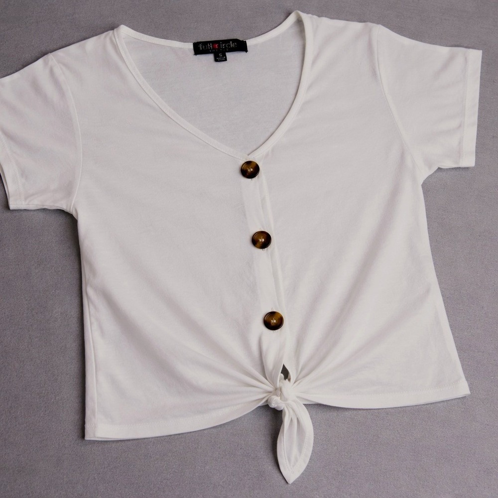 Full Circle Trends White Button Front Tie Hem Blouse Short Sleeve V-Neck‎